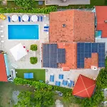 Beautiful Apartment In Pula Pula