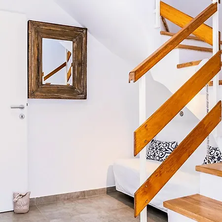 Beautiful Apartment In Pula Pula