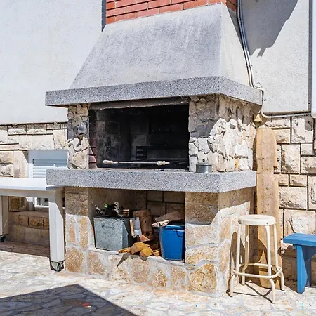 Apartman Beautiful Apartment In Pula