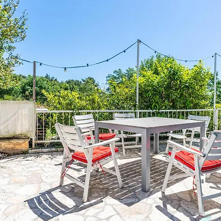 Beautiful Apartment In Pula Pula