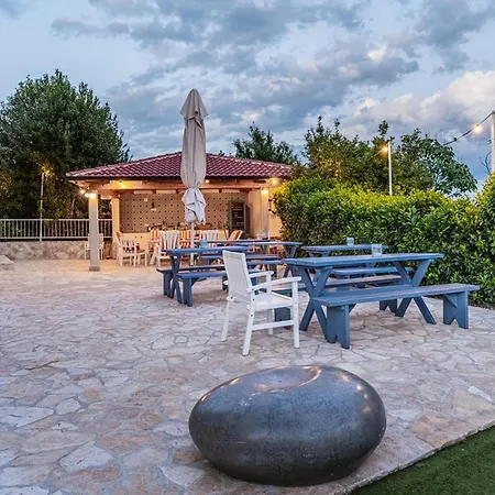 Beautiful Apartment In Pula Pula