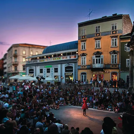 Beautiful Apartment In Pula Pula