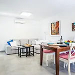 Lovely In With Swimming Pool Apartamento