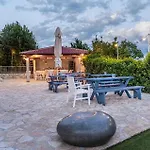 Lovely In With Swimming Pool Pula